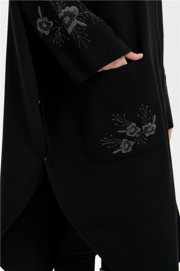Kadın Dik Yaka Kolu ve Cebi İşlemeli Panço Siyah