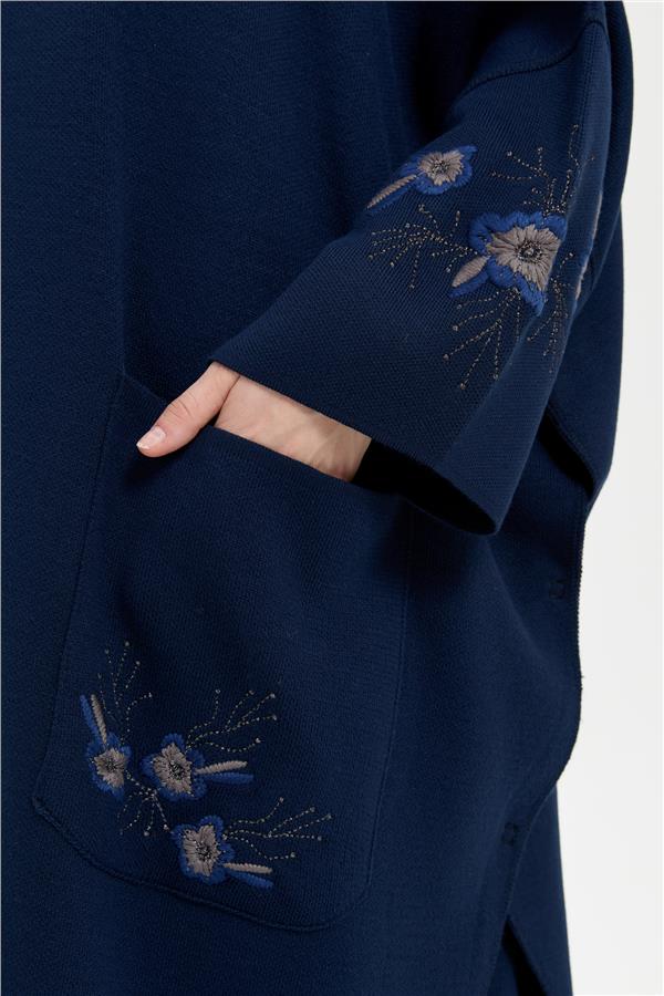 Kadın Dik Yaka Kolu ve Cebi İşlemeli Panço Lacivert