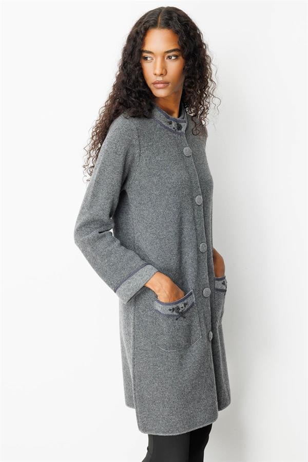 Kadın Dik Yaka Kolu ve Cebi Nakış İşlemeli Uzun Yün Kaban Füme