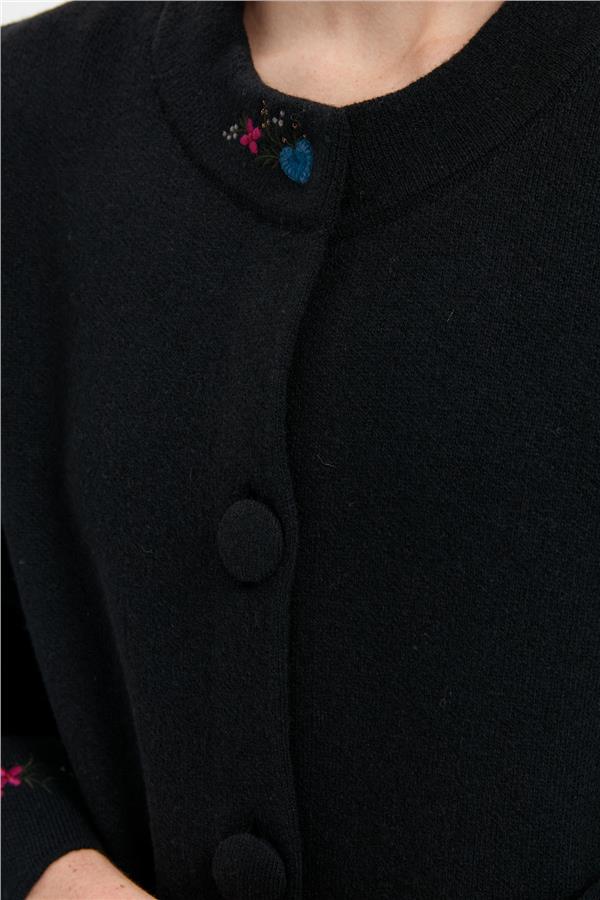 Kadın Dik Yaka Kolu ve Yakası İşlemeli Kısa Yün Ceket Siyah