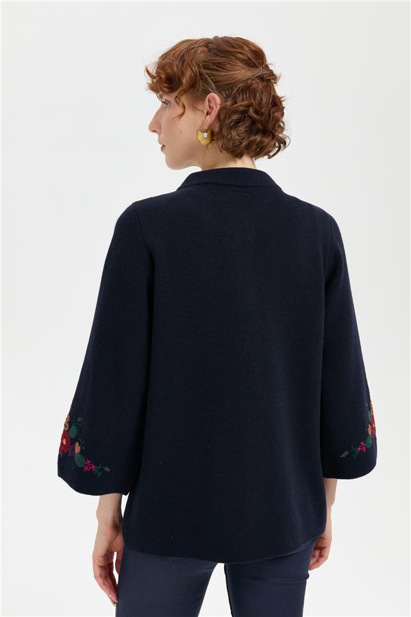 Kadın Dik Yaka Kolu ve Yakası İşlemeli Kısa Yün Ceket K.Lacivert