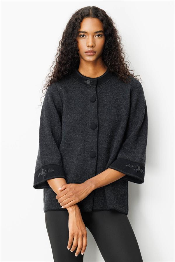 Kadın Dik Yaka Kolu ve Yakası Nakışlı Yün Ceket Siyah