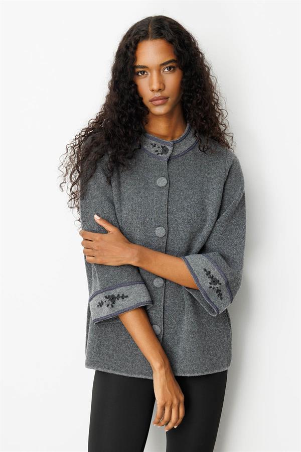 Kadın Dik Yaka Kolu ve Yakası Nakışlı Yün Ceket Füme