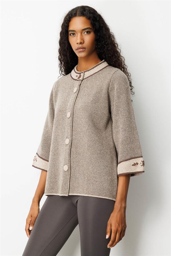 Kadın Dik Yaka Kolu ve Yakası Nakışlı Yün Ceket K.Bej