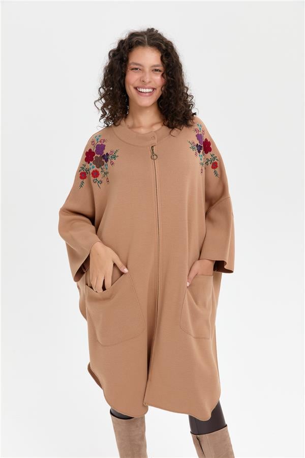 Kadın Dik Yaka Omuzları İşlemeli Fermuarlı Panço Biscuit