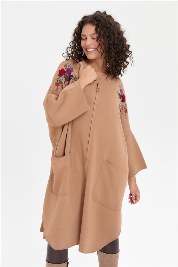 Kadın Dik Yaka Omuzları İşlemeli Fermuarlı Panço Biscuit