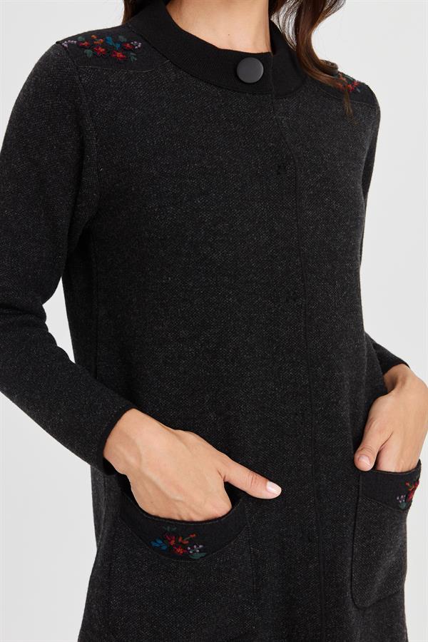 Женское длинное шерстяное пальто с высоким воротником, вышитыми плечами и карманами