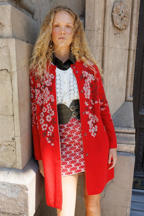 Kadın Dik Yaka Çiçekli Uzun Yün Kaban Mercan
