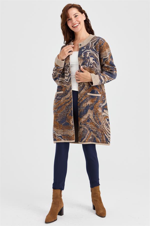 Женское длинное шерстяное пальто с ярким волнистым узором и высоким воротником