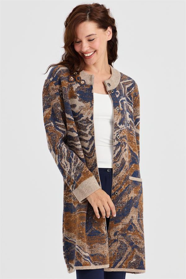 Женское длинное шерстяное пальто с ярким волнистым узором и высоким воротником