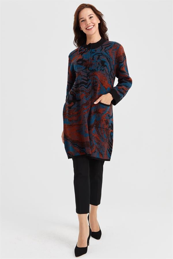 Женское длинное шерстяное пальто с ярким волнистым узором и высоким воротником