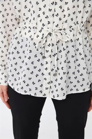 Женская рубашка с карманами и рисунком 