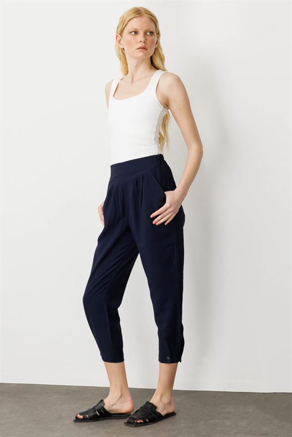 Kadın Geniş Kemerli Paçası Düğmeli Keten Pantolon Lacivert