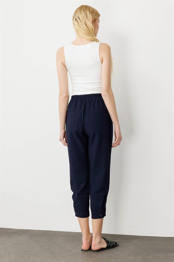 Kadın Geniş Kemerli Paçası Düğmeli Keten Pantolon Lacivert