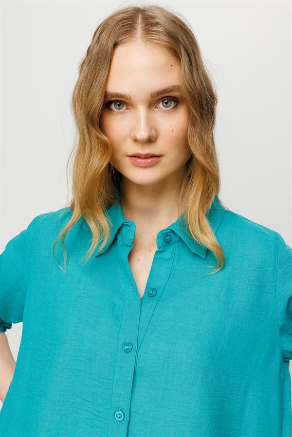 Женская льняная рубашка широкого кроя прямая зеленая