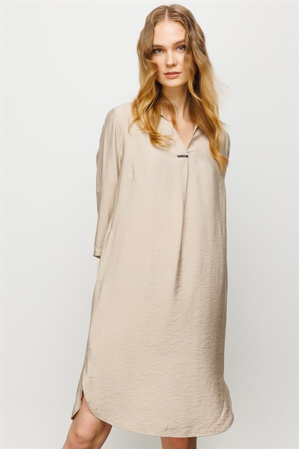 Женской хлопковое платье с рубашечным вырезом в складку коричневое 