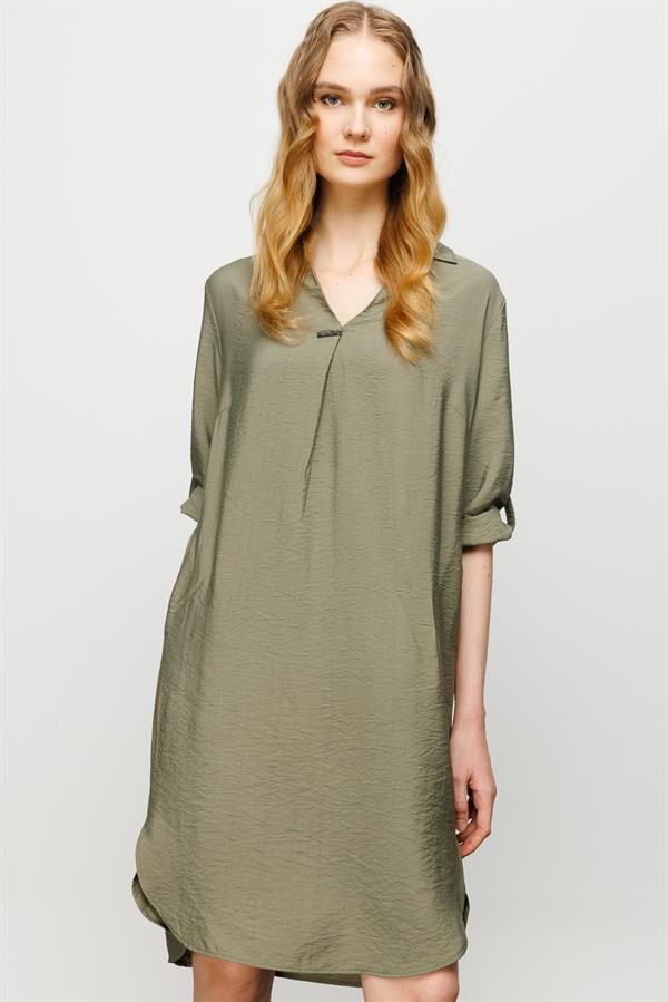 Женской хлопковое платье с рубашечным вырезом в складку хаки