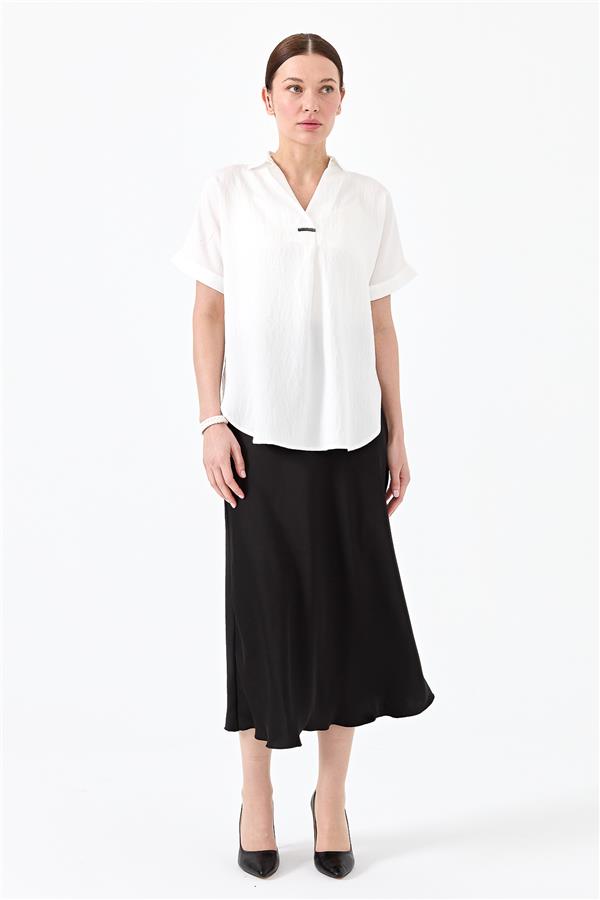 Женская хлопковая футболка с рубашечным вырезом и пряжкой молочная