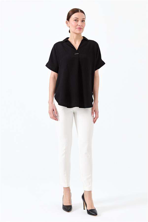 Женская хлопковая футболка с рубашечным вырезом и пряжкой черная