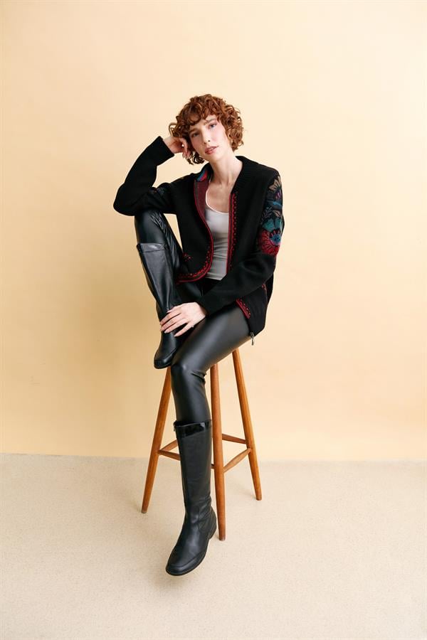 Kadın Hakim Yaka Arkası ve Kolu Çiçek Desenli Yün Ceket Siyah