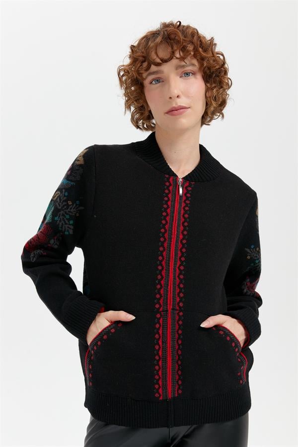 Kadın Hakim Yaka Arkası ve Kolu Çiçek Desenli Yün Ceket Siyah