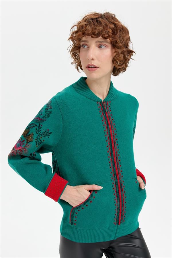 Kadın Hakim Yaka Arkası ve Kolu Çiçek Desenli Yün Ceket A.Ö.Başı