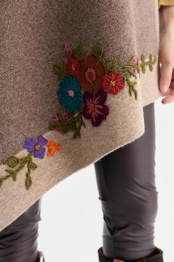 Kadın İki Kenarı Çiçek İşlemeli Yün Şal K.Bej