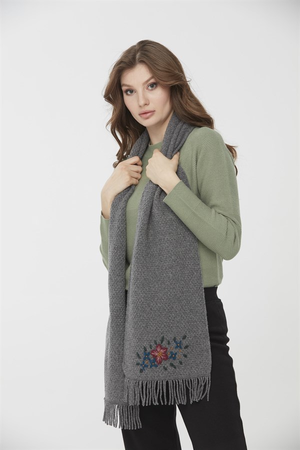 Женский шерстяной шарф с вышивкой дымчатый