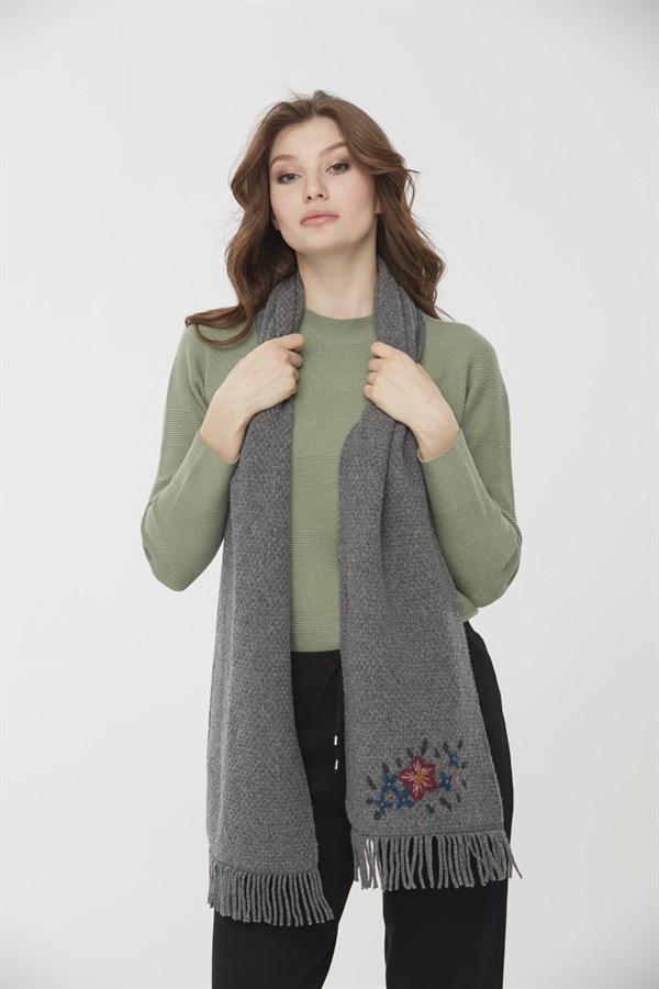 Женский шерстяной шарф с вышивкой дымчатый