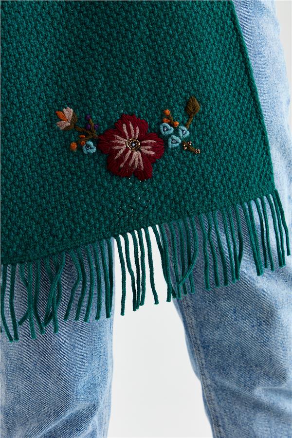 Женский шерстяной шарф с вышивкой зеленый