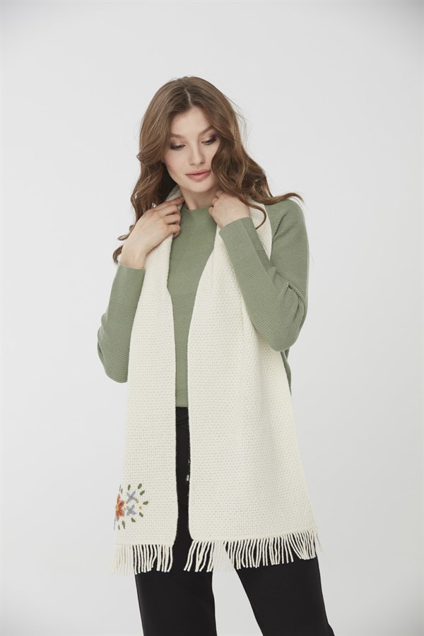 Женский шерстяной шарф с вышивкой кремовый