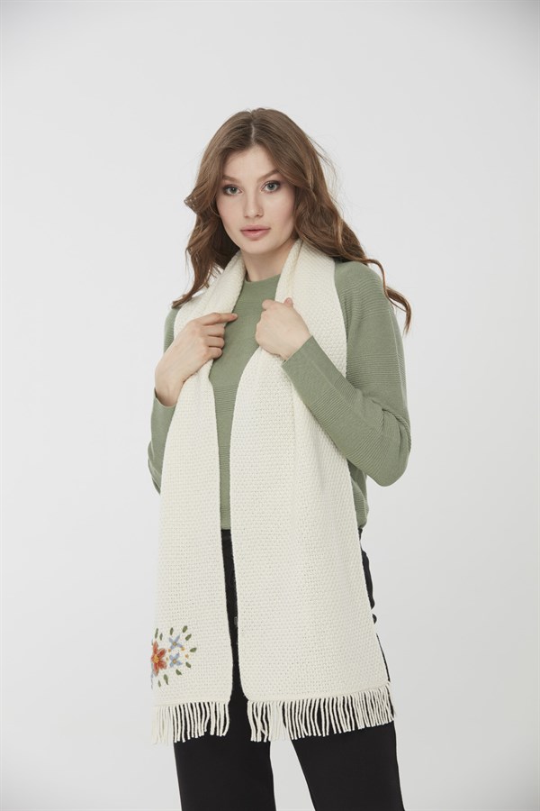 Женский шерстяной шарф с вышивкой кремовый