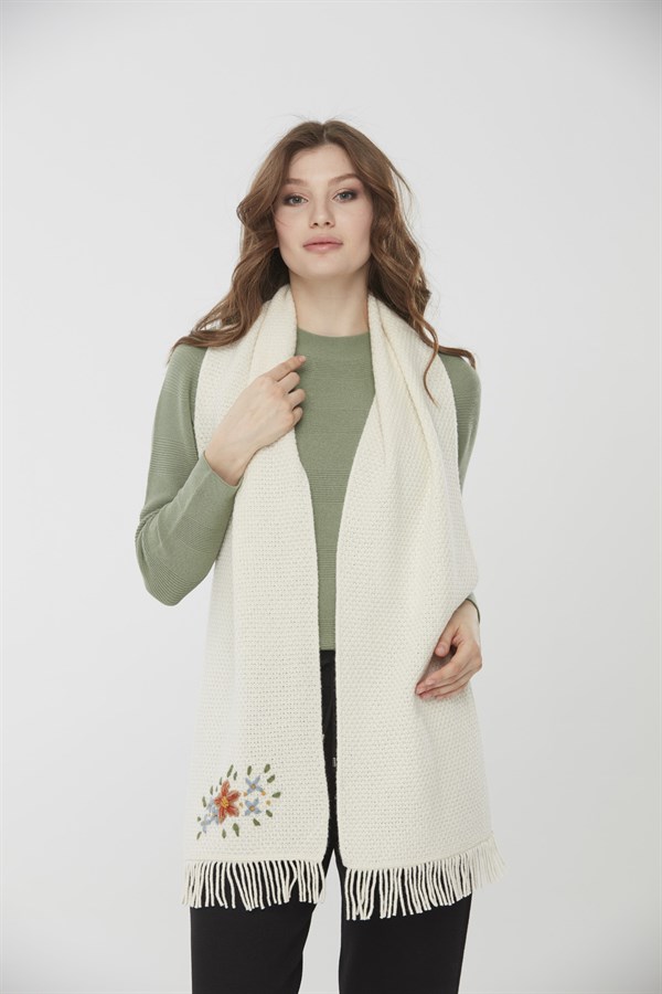 Женский шерстяной шарф с вышивкой кремовый