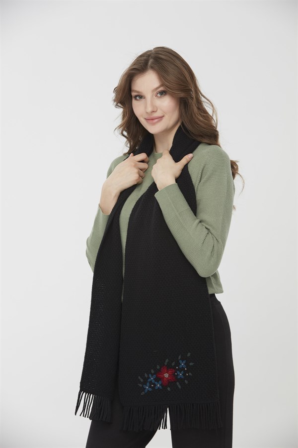 Женский шерстяной шарф с вышивкой черный