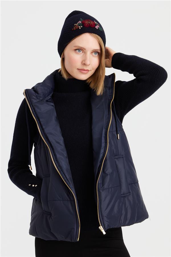 Женская шерстяная шапка с вышивкой ТЕМНО-СИНИЙ