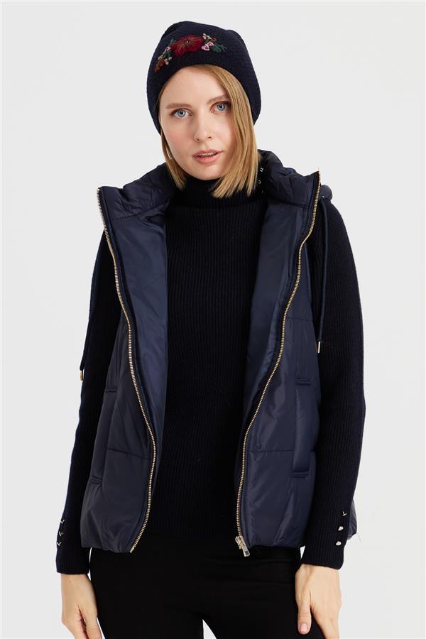 Женская шерстяная шапка с вышивкой ТЕМНО-СИНИЙ