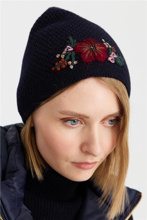 Женская шерстяная шапка с вышивкой ТЕМНО-СИНИЙ