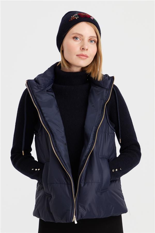 Женская шерстяная шапка с вышивкой ТЕМНО-СИНИЙ