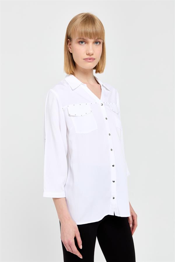 Женская рубашка с карманами с клапанами