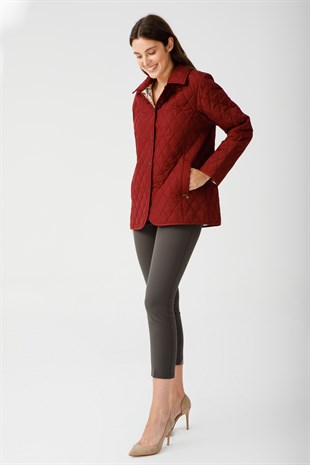 Женское стеганое пальто бордовое