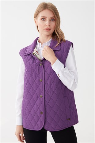 Женский стеганый жилет сиреневого цвета