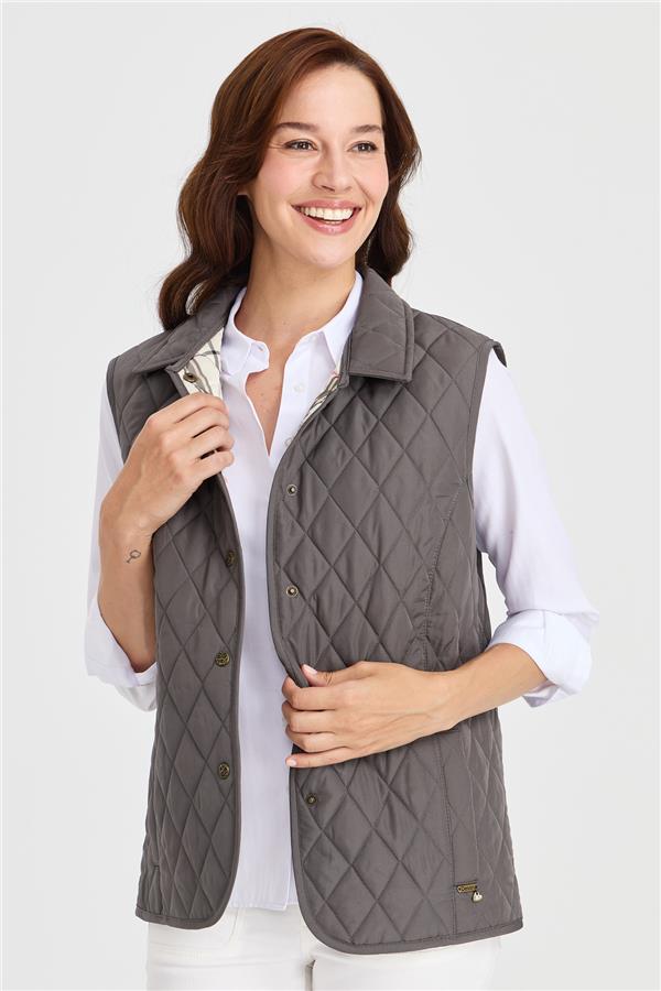 Женский стеганый жилет серый