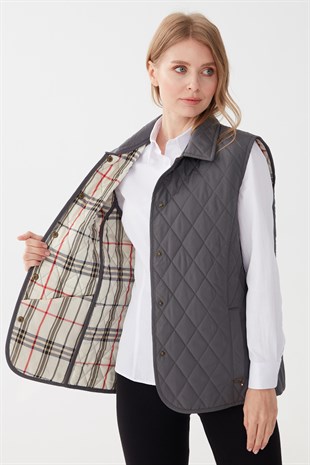Женский стеганый жилет серый