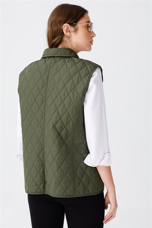 Женский стеганый жилет цвета хаки