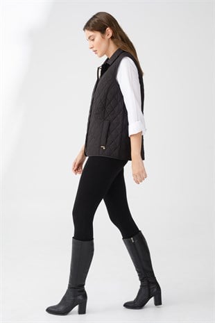 Женский стеганый жилет черный