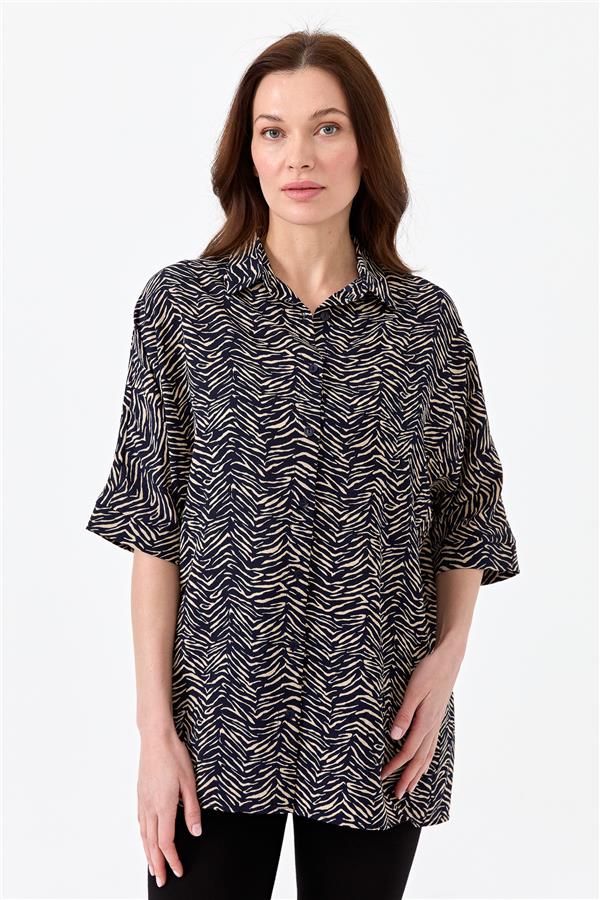 Женская рубашка с тигровой расцветкой и рукавом летучая мышь темно синяя