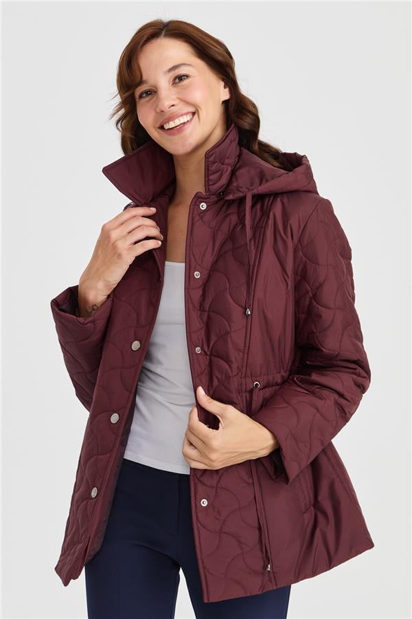 Женское стеганое пальто с капюшоном и кружевной талией