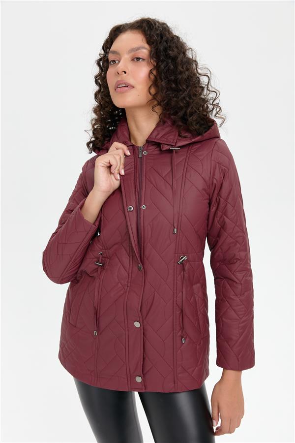 Kadın Kapüşonlu Beli Bağcıklı Kısa Kapitone Kaban Bordo