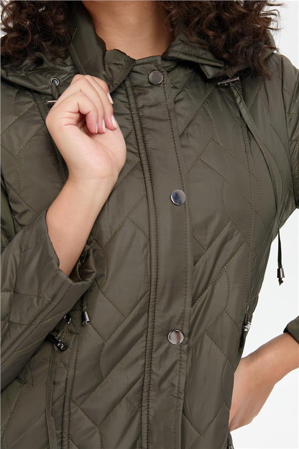 Kadın Kapüşonlu Beli Bağcıklı Kısa Kapitone Kaban Haki