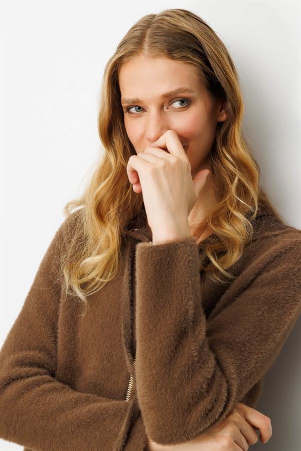 Kadın Kapüşonlu Cebi Metal Düğmeli Kaban Kahve